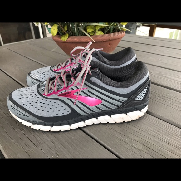 brooks women's ariel 18 running shoes